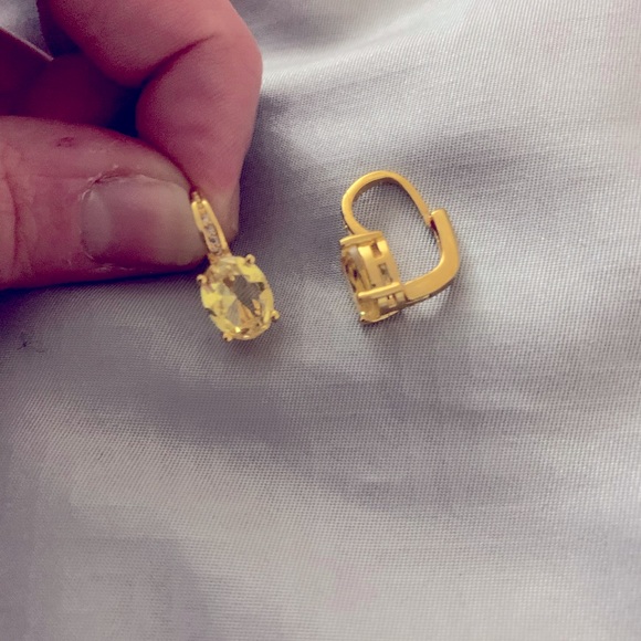 Jewelry - Faux yellow quartz earrings 🎄